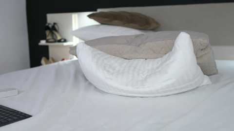 Media: doviaclaire Stripchat 2024-10-04 21:18:00