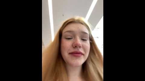 Media: honey___hot Stripchat 2024-10-04 11:26:00