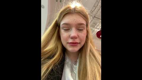 Media: honey___hot Stripchat 2024-10-04 11:55:00