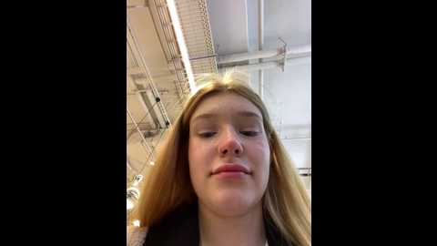 Media: honey___hot Stripchat 2024-10-04 14:23:00