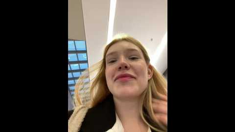 Media: honey___hot Stripchat 2024-10-04 15:10:00
