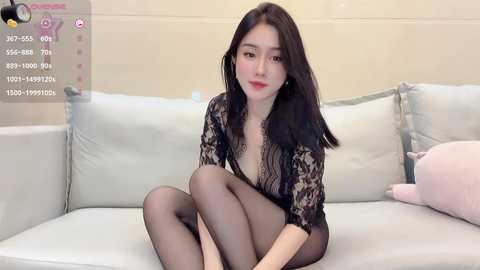 Media: ruoling_19 Stripchat 2024-10-04 16:03:00