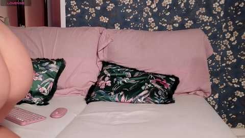 Media: sellena_love Stripchat 2024-10-04 00:56:00