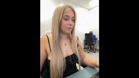 Media: cherryauroraa Stripchat 2024-10-05 19:17:00