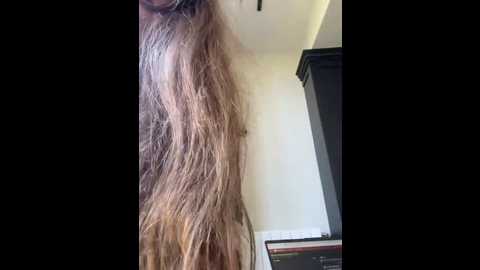Media: curvyflawless Stripchat 2024-10-05 09:57:00