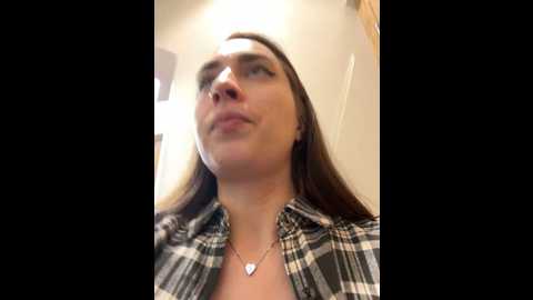 Media: holly_play Stripchat 2024-10-05 14:13:00