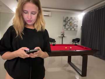 Media: nura_n_sarah Stripchat 2024-10-05 10:31:00