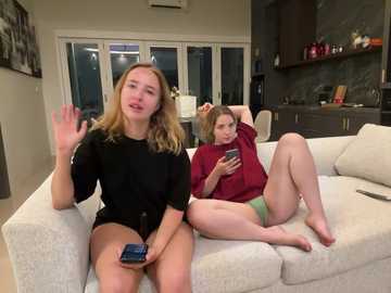 Media: nura_n_sarah Stripchat 2024-10-05 10:39:00