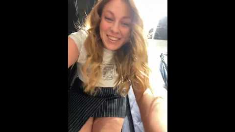 Media: sweet___emily Stripchat 2024-10-05 13:28:00
