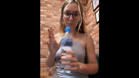 Media: the_snowwhitee Stripchat 2024-10-05 09:28:00