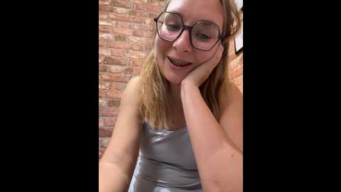 Media: the_snowwhitee Stripchat 2024-10-05 10:59:00