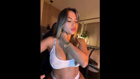 Media: hannabeckett Stripchat 2024-10-06 03:25:00