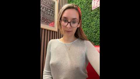 Media: the_snowwhitee Stripchat 2024-10-06 07:47:00