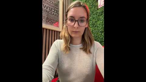 Media: the_snowwhitee Stripchat 2024-10-06 09:27:00