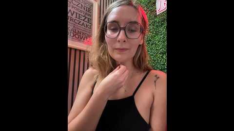 Media: the_snowwhitee Stripchat 2024-10-06 18:46:00