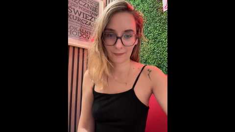 Media: the_snowwhitee Stripchat 2024-10-06 19:46:00