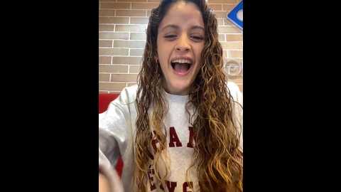 Media: alana15 Stripchat 2024-10-07 20:04:00