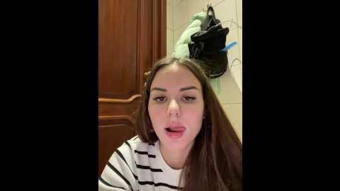 Media: alina_vibe_me Stripchat 2024-10-07 04:05:00