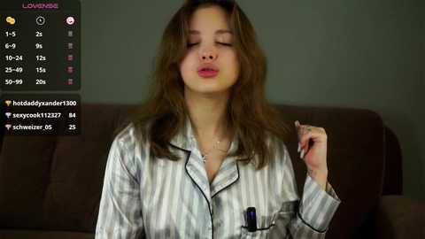 Media: karinbates Stripchat 2024-10-07 17:10:00