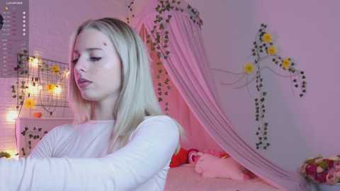 Media: loraadoll Stripchat 2024-10-07 14:26:00