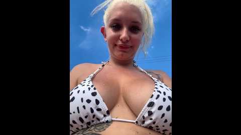 Media: milkyy_wway Stripchat 2024-10-07 12:36:00