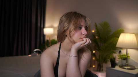 Media: selena_flowers_ Stripchat 2024-10-07 13:10:00