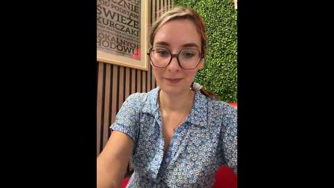 Media: the_snowwhitee Stripchat 2024-10-07 09:33:00