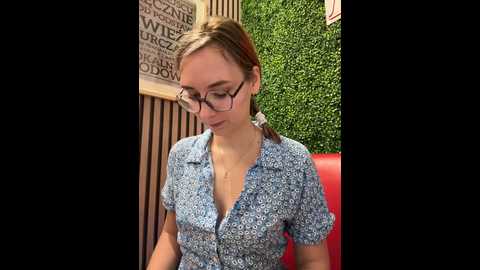 Media: the_snowwhitee Stripchat 2024-10-07 09:48:00