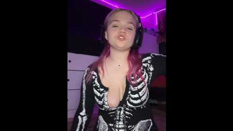 Media: cutiepiespanks Stripchat 2024-10-08 07:31:00