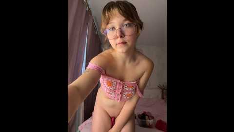 Media: emilly_wills_ Stripchat 2024-10-08 14:06:00