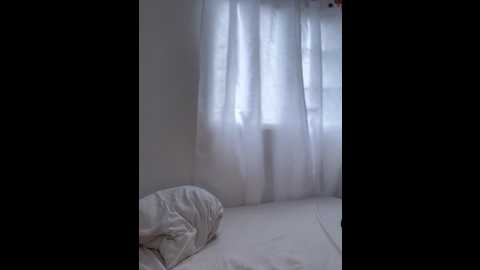 Media: naughty__angel Stripchat 2024-10-08 14:50:00