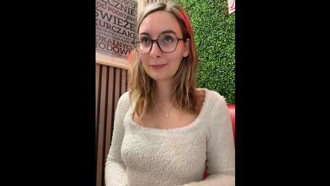 Media: the_snowwhitee Stripchat 2024-10-08 10:06:00