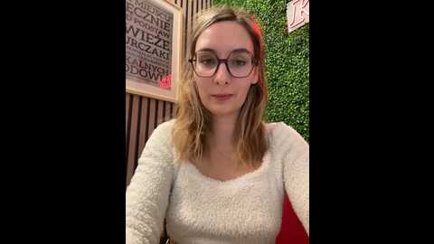 Media: the_snowwhitee Stripchat 2024-10-08 10:26:00