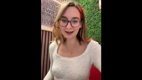 Media: the_snowwhitee Stripchat 2024-10-08 10:49:00