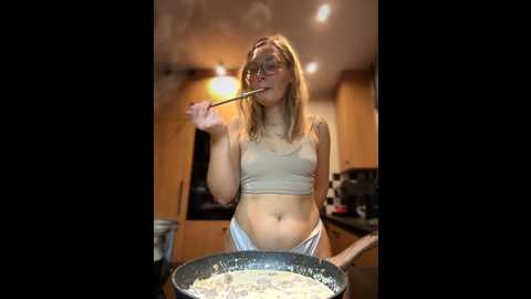 Media: the_snowwhitee Stripchat 2024-10-08 19:17:00