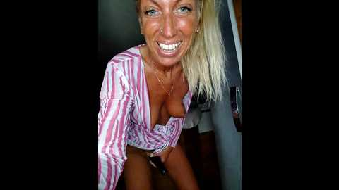 Media: weloveblue Stripchat 2024-10-08 14:04:00