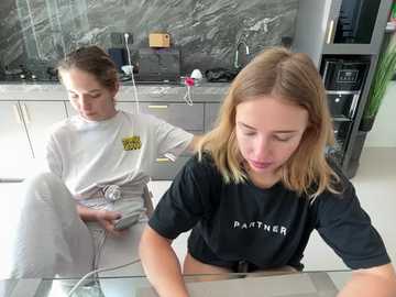 Media: nura_n_sarah Stripchat 2024-10-09 07:28:00
