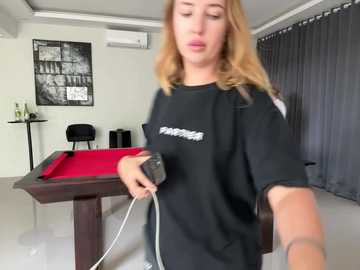 Media: nura_n_sarah Stripchat 2024-10-09 08:24:00