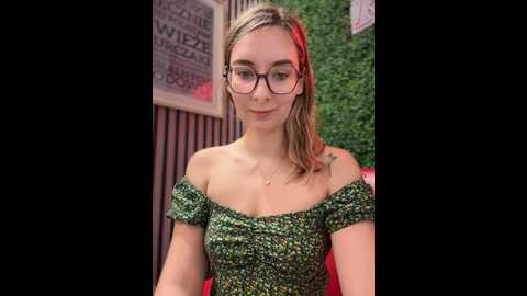 Media: the_snowwhitee Stripchat 2024-10-09 09:51:00