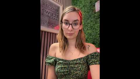 Media: the_snowwhitee Stripchat 2024-10-09 11:14:00