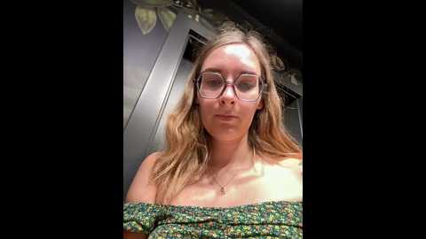 Media: the_snowwhitee Stripchat 2024-10-09 11:45:00