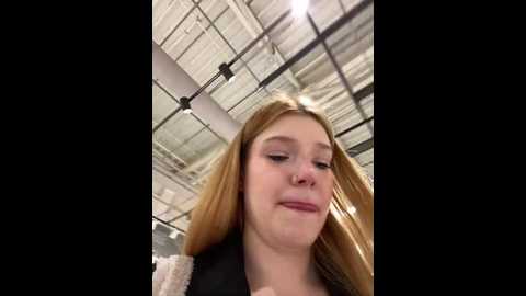 Media: honey___hot Stripchat 2024-10-10 14:26:00