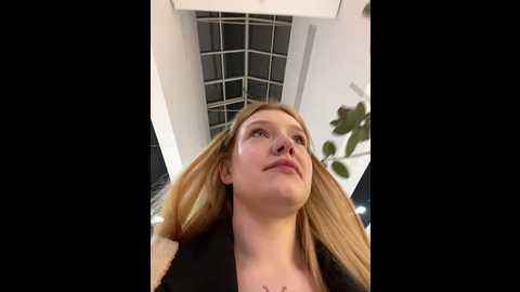 Media: honey___hot Stripchat 2024-10-10 15:57:00