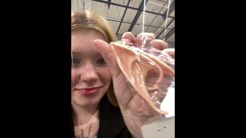 Media: honey___hot Stripchat 2024-10-10 18:28:00
