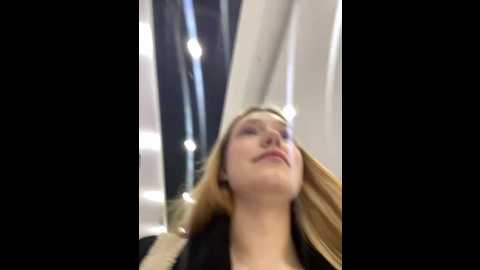 Media: honey___hot Stripchat 2024-10-10 18:32:00