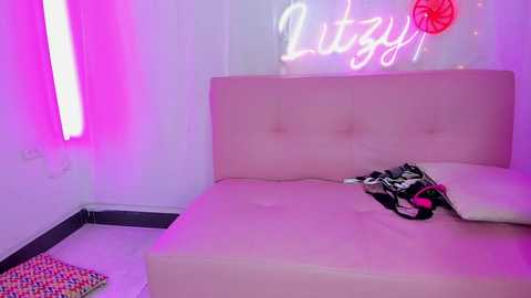 Media: litzy1_ Stripchat 2024-10-10 03:55:00