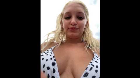 Media: milkyy_wway Stripchat 2024-10-10 13:25:00