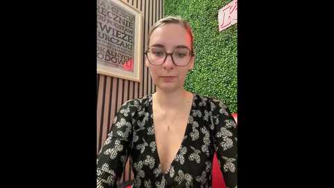 Media: the_snowwhitee Stripchat 2024-10-10 09:16:00