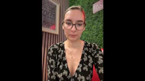 Media: the_snowwhitee Stripchat 2024-10-10 10:43:00