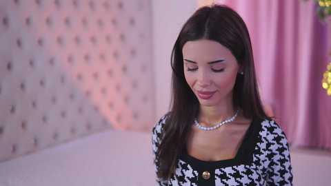 Media: theayana Stripchat 2024-10-10 07:02:00